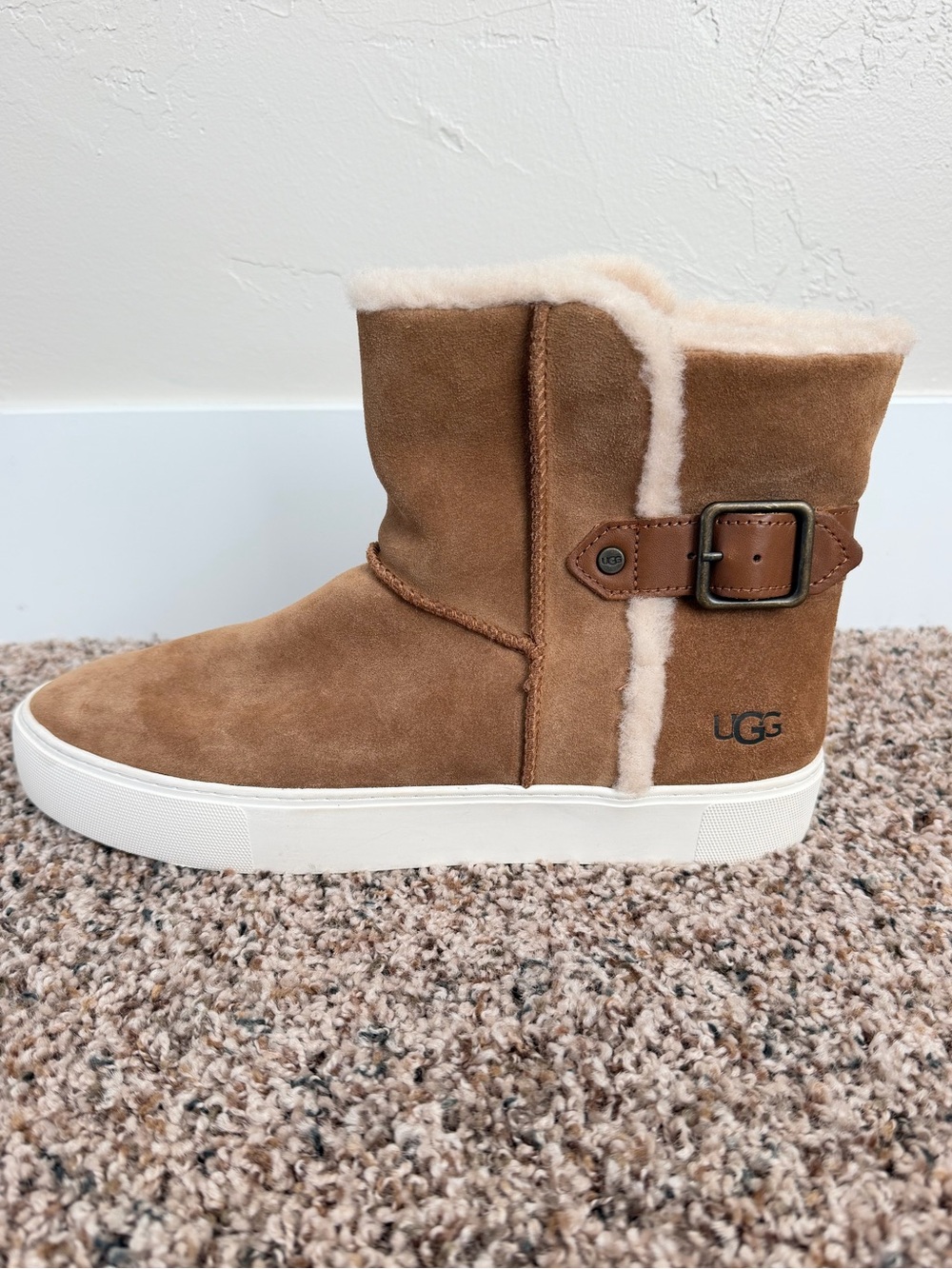 UGG Women’s Aika Suede Sneakers in Chestnut, size 11 like NEW 🔥